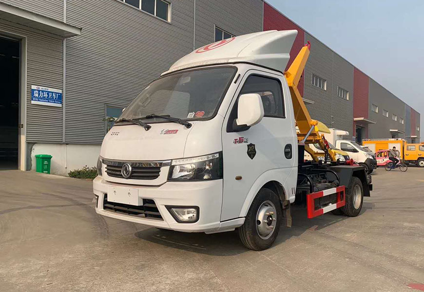 東風(fēng)逸涂勾臂垃圾車(chē)